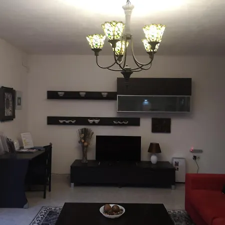 Village Corner 3 Bedroom With Garage