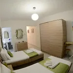 Village Corner 3 Bedroom 아파트 *