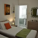 Village Corner 3 Bedroom 아파트