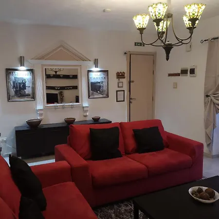 Apartment Village Corner 3 Bedroom With Garage *