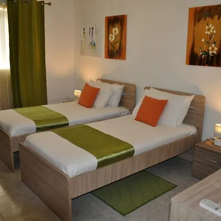 Village Corner 3 Bedroom 公寓 *