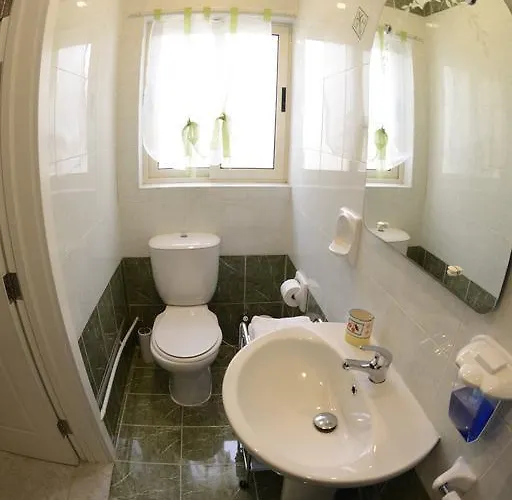 Village Corner 3 Bedroom 아파트