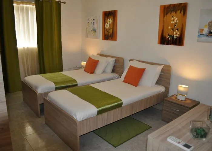 Village Corner 3 Bedroom 아파트 *