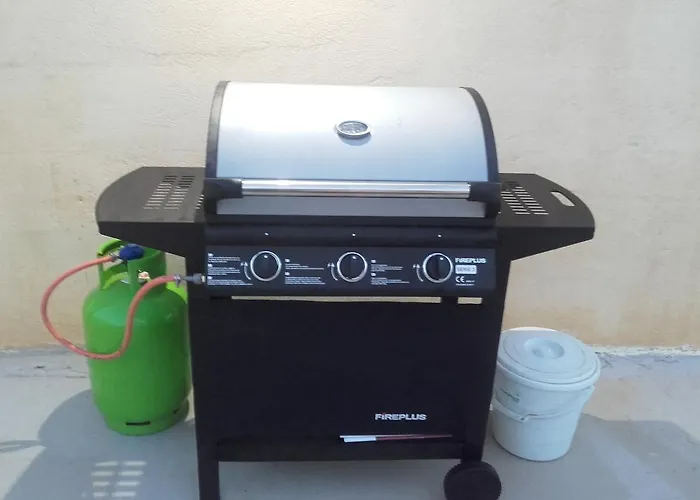 Village Corner 3 Bedroom 아파트 마르사스칼라